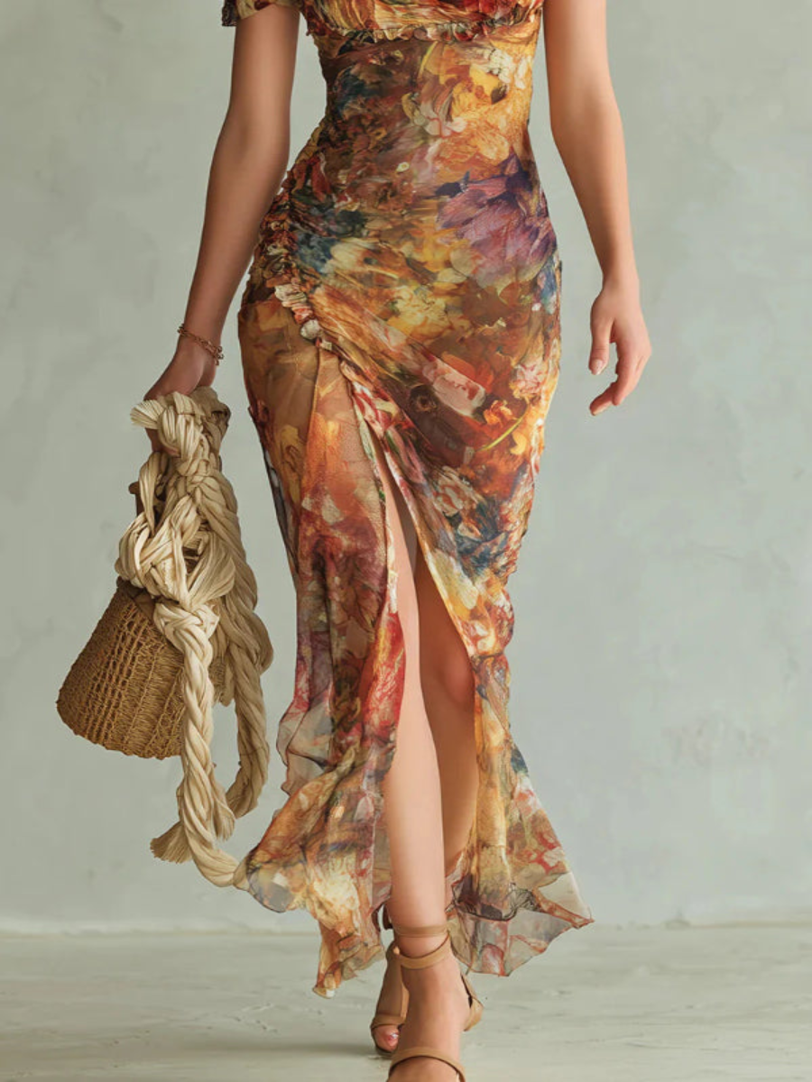 Vestido maxi elegante con escote cuadrado, manga corta y motivos florales