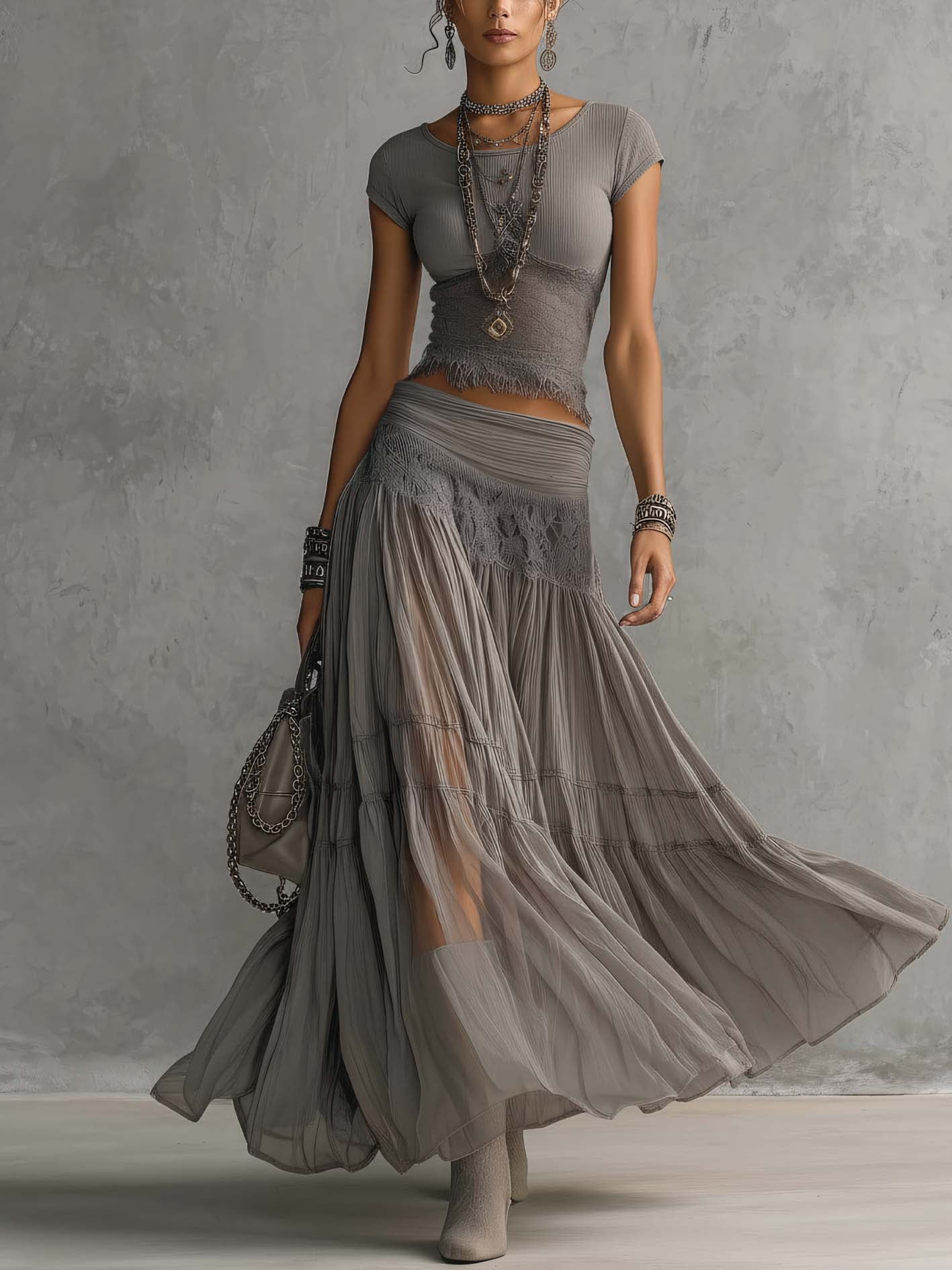 Alba – conjunto con top gris de encaje y falda larga plisada