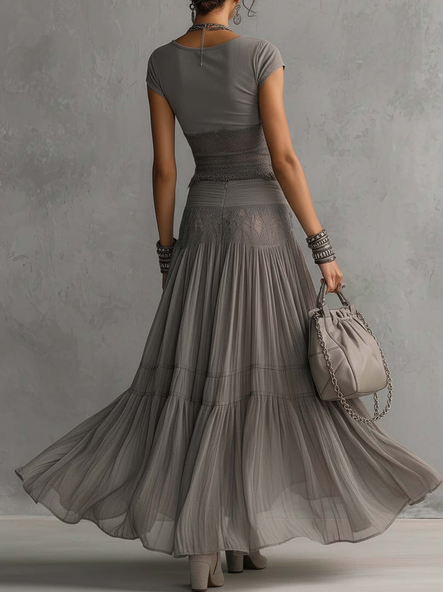 Alba – conjunto con top gris de encaje y falda larga plisada
