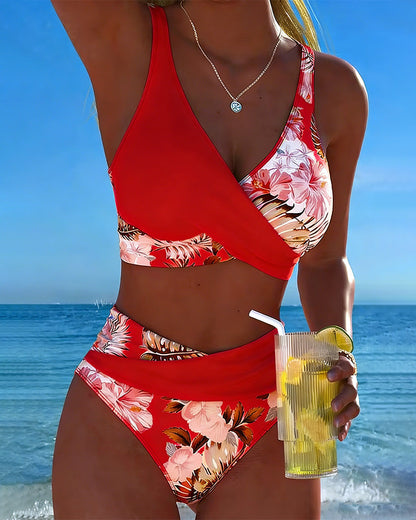 Bikini con estampado floral de contraste y abertura