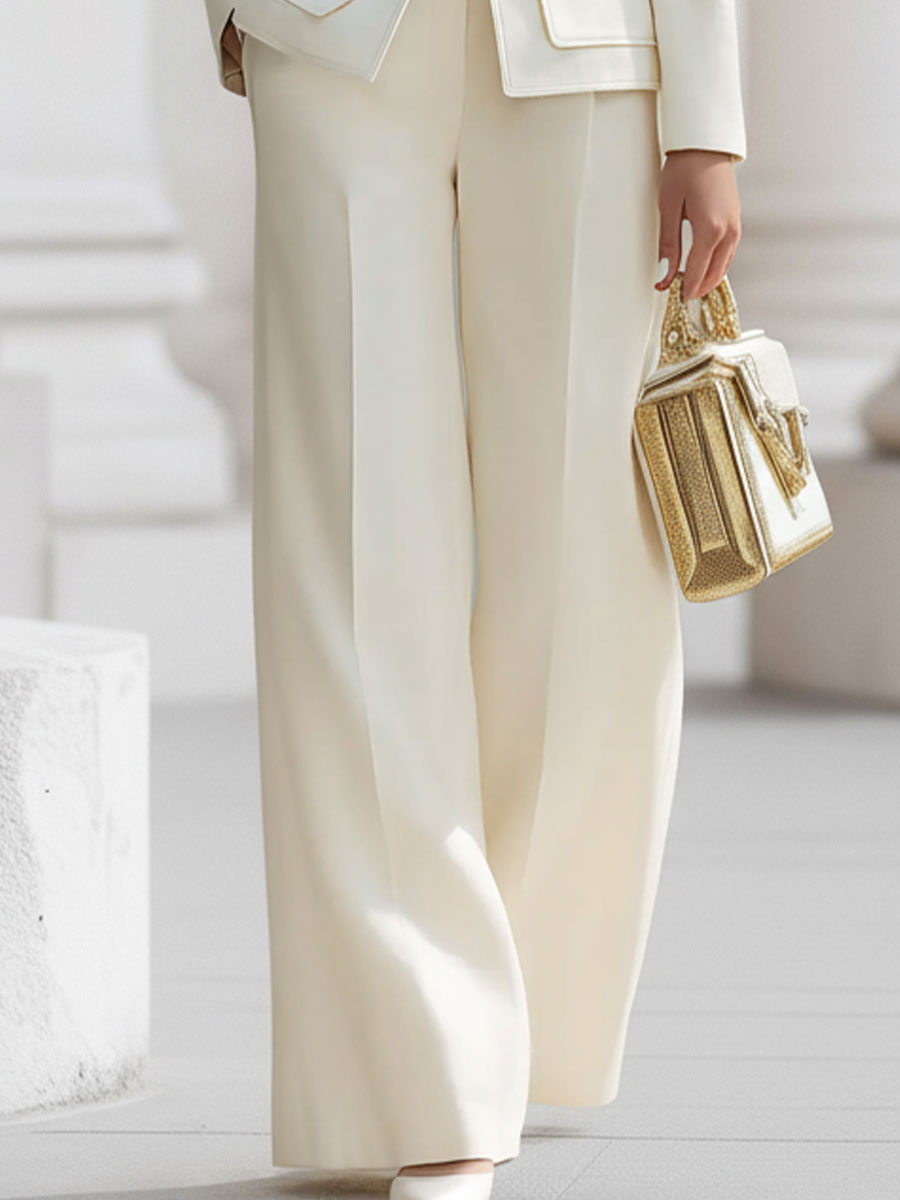 Christina – conjunto elegante color crema con detalles dorados