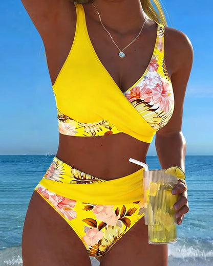 Bikini con estampado floral de contraste y abertura