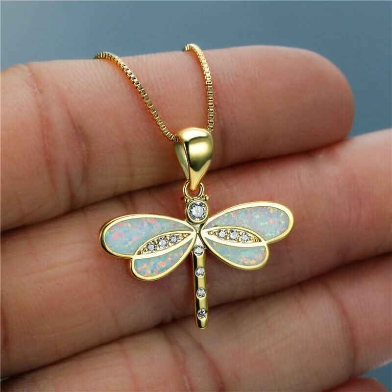 Collar de libélula dorado con ópalo